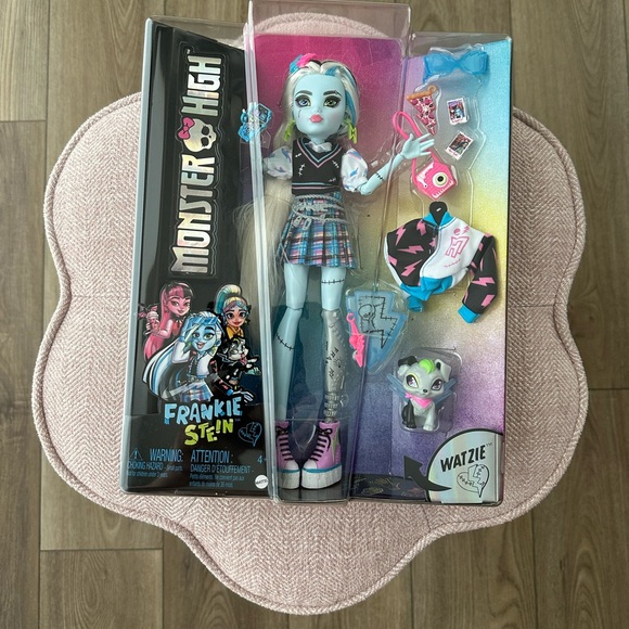 Monster High ~ Frankie Stein Doll with Watzie - Picture 1 of 1